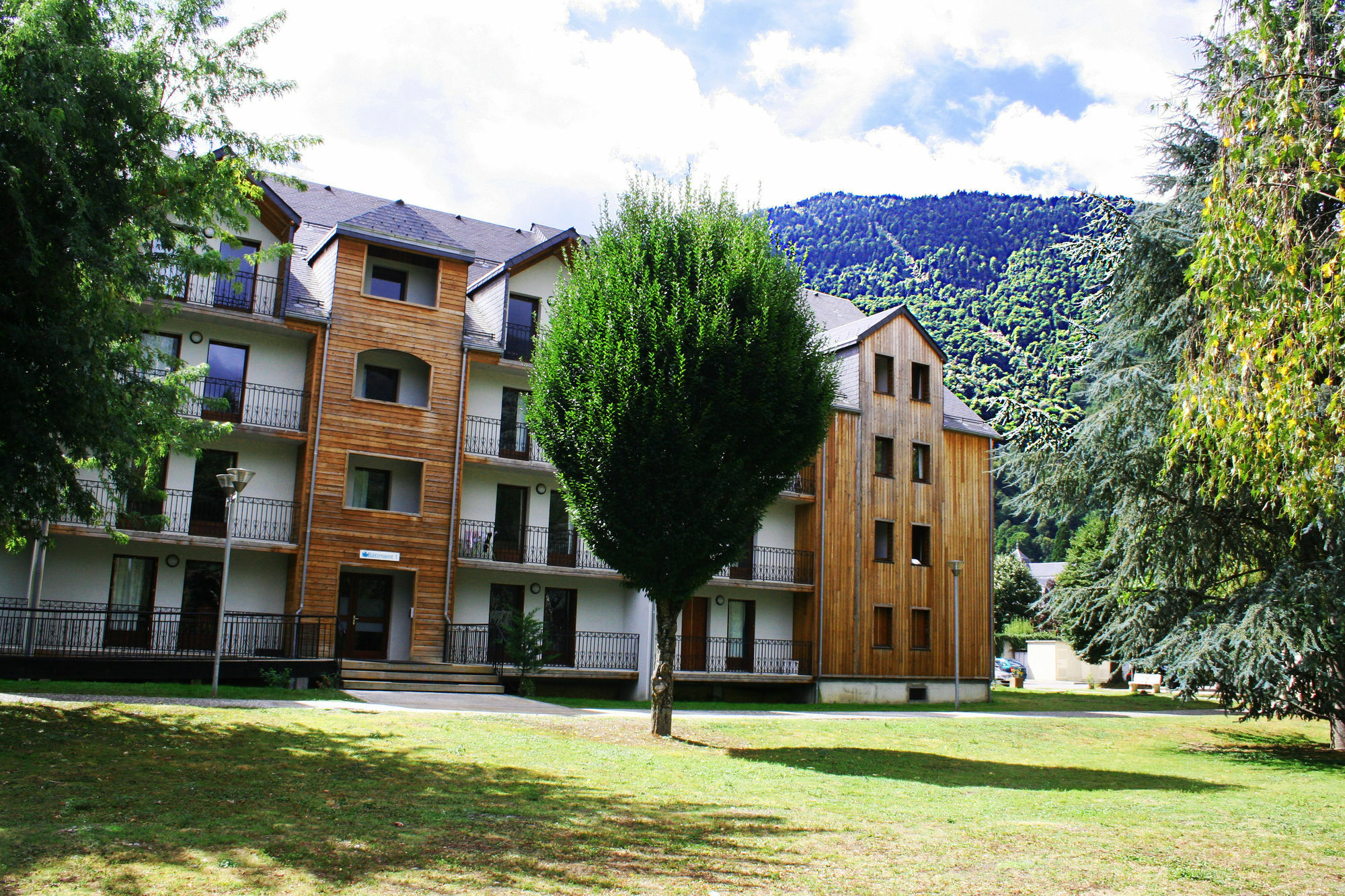 Residence Les Jardins De Ramel By Popinns Bagneres-de-Luchon Екстер'єр фото